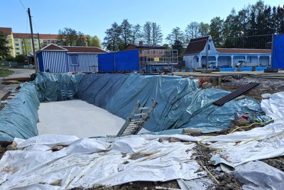 Unübersehbar: Am Freibad Eppendorf wird noch gebaut.