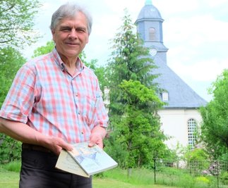 Christoph Clauß gehört zum zehnköpfigen Festkomitee, welches seit Anfang vergangenen Jahres das 200-jährige Jubiläum der Gornsdorfer Kirche vorbereitet. Zunächst war ein Festwochenende, dann einen Festwoche geplant, nun rüstet sich die Gemeinde für ein Festjahr mit vielen Veranstaltungen kommendes Jahr. Auch eine neue Chronik soll veröffentlicht werden. 