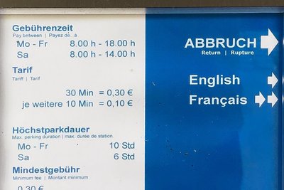 ... sein Pendant an der Poststraße kassiert ab der ersten Minute - obwohl er das nicht darf. 