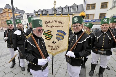 Frank Schott (vorn links) und sein Sohn Christian Schott gehören zu den Gründungsmitgliedern des Auer Vereins.