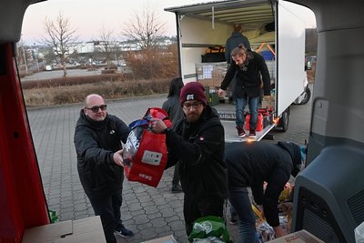 Mit rund zehn Tonnen Hilfsgütern an Bord hat sich erneut ein Konvoi von Chemnitz aus auf den Weg in Richtung Ukraine gemacht. Ziel ist ein Waisenhaus in der Stadt Lwiw (Lemberg). 