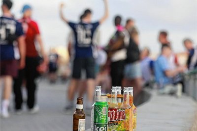 Am "Ballermann" sorgen die Partyurlauber dieses Jahr bereits vor dem Start der Hauptsaison für Ärger.