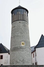 Der umgebaute Bergfried auf Schloss Voigtsberg lädt zu einem Besuch ein...