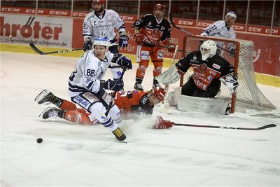 Ilya Andryukhov stand in 14 Partien im Eispiraten-Tor.