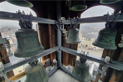 Dank der Glocken im Alten Rathaus erklingen am Zschopauer Markt regelmäßig bekannte Melodien.