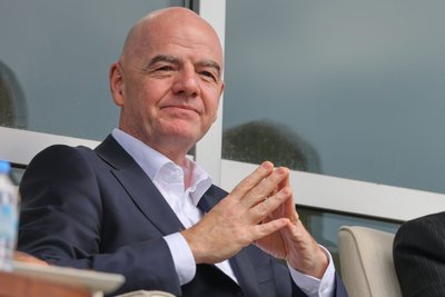 Unter der Führung von Präsident Gianni Infantino präsentierte die FIFA den Sportwettenanbieter Betano als WM-Partner. (Archivbild)