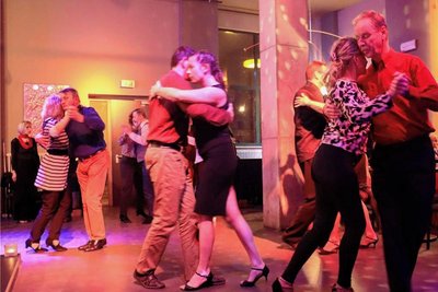 Zweimal im Monat treffen sich Chemnitzer zum Tango im Weltecho. Seit zehn Jahren ist das so. Es kommt aber selten jemand Neues dazu.