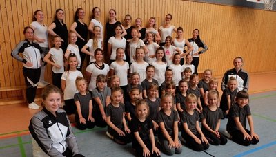Die Tanzabteilung des Burkhardtsdorfer Carnevals Ausschusses hat wieder mit dem Training begonnen. Doch es braucht viel Arbeit bis die Formationen wieder bühnenreif sind. 