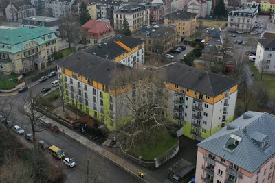 Ende Januar wird das Seniorenzentrum „Am Schwanenteich“ geschlossen. Die altersgerechten Wohnungen im rechten Gebäudeteil bleiben.
