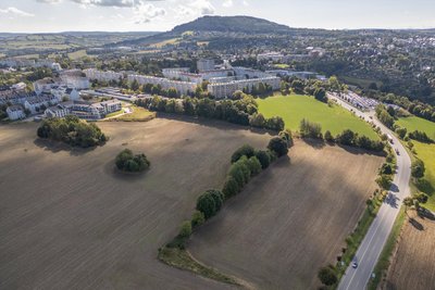 An der B 95 zwischen Wiesa und Annaberg-Buchholz sollen auf 55 Hektar Fläche Solarmodule errichtet werden.