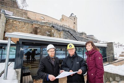 Bürgermeister Tobias Kämpf, Bergknappe Gert Müller und Kathleen Dentler von der Tourist-Information ziehen jetzt an einem Strang. 