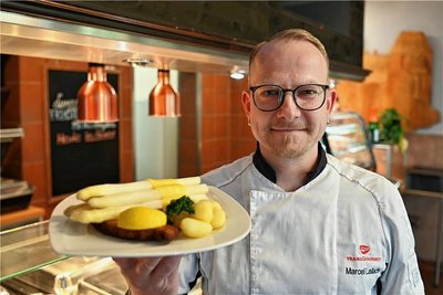 Zu den Gastronomiebetrieben in Rochlitz gehört die Bauernstube. Zum Team gehört Standortleiter Marcel Lailach. 