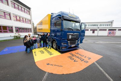 Das Bild entstand an der Grundschule „Kuntzehöhe“ bei der Verkehrserziehung.