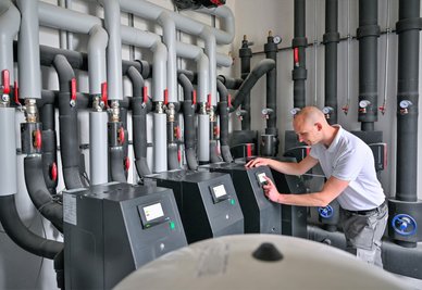 Das Gesetz soll unter anderem die Frage klären, ob sich Hausbesitzer eine Wärmepumpe anschaffen müssen, oder ob das Wohngebiet an ein Fernwärmenetz angeschlossen wird.