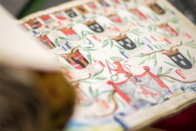 Ein Wappen kann ein weiteres Puzzlestück bei der Suche nach der Familiengeschichte sein.