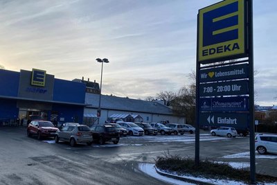 Der Markt an der Zwickauer Straße steht seit dem Edeka-Wegzug im Herbst leer.