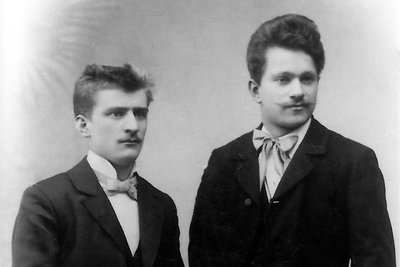Zwei Freunde in Prag: Der junge Anton Günther (rechts) mit Hans Kriegelstein, Sohn des Gottesgaber Lehrers.