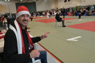 Jugendleiter Daniel Lenk vom JSV Werdau freute sich beim Nikolausturnier über das rege Treiben auf den vier Matten.