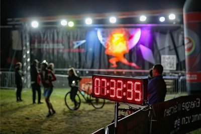 Auch nachts tickte die Uhr in der Wechselzone ohne Gnade.