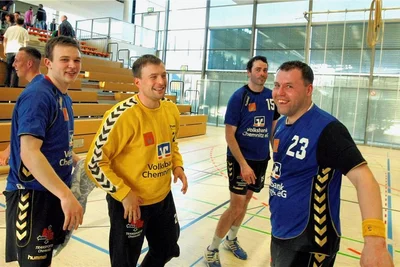 In der Saison 2012/13 stand Manuel Kirpal (r.) mit den Männern des VfB Blau-Gelb Flöha auf dem Parkett, später wechselte er nach Waldheim, wo er zuletzt die Männer des VfL in der Verbandsliga trainierte. 