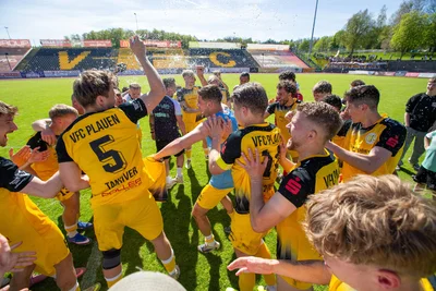 Der Jubel im Vogtlandstadion war groß: Der VFC Plauen ist nach dem Sieg im Derby jetzt Tabellenzweiter der Fußball-Oberliga.
