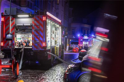 50 Feuerwehrleute und allerlei Einsatztechnik in der Innenstadt: Der Brand löste erhebliches Aufsehen aus.