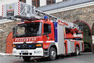 Kameraden der Freiwilligen Feuerwehr Buchholz mussten am Freitagvormittag mit ihrer Drehleiter ausrücken. Der Rauchmelder eines Hostels hatte angeschlagen. 