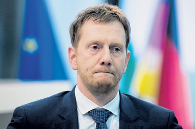 Sachsens CDU-Generalsekretär Michael Kretschmer am Mittwoch in Dresden. Er soll der nächste Ministerpräsident des Freistaates werden. Der Noch-Regierungschef Stanislaw Tillich sprach an diesem Mittwoch von einem "desaströsen Ergebnis der Sächsischen Union" bei der Bundestagswahl. Nun soll Kretschmer die Partei in die Zukunft führen.