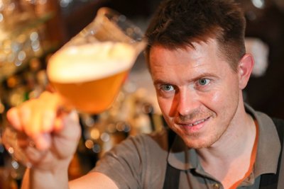 Das familiengeführte Hotel mit eigener Brauerei in Aue bietet regelmäßig solche Eigenkreationen wie das Maronenbier an.