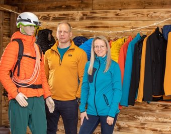 Sascha Eichelkraut und Karina Grassy von Neualp im neugestalteten Showroom in der L.-F.-Schönherr-Straße. 