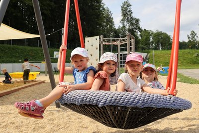 Die Schaukel ist längst in Kinderhand.