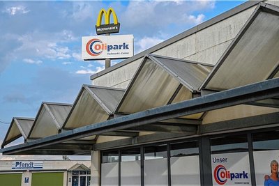 Aus abgestellten Lkw auf einer Nebenfläche des Oliparks sind 900 Liter Diesel illegal abgezapft worden. 