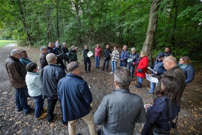 Die Stadträte waren zur jüngsten Sitzung im Wilhelm-Wunderlich-Park unterwegs.