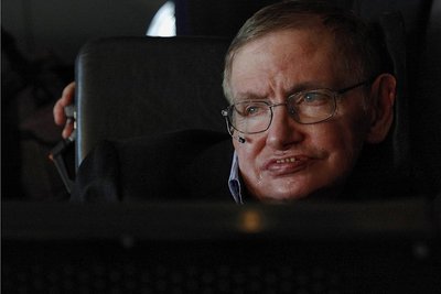 Stephen Hawking im Jahr 2010 beim World Science Festival in New York. Der Wissenschaftler galt als einer der wichtigsten Denker unserer Zeit. Gestern früh ist er im Alter von 76 Jahren gestorben. 