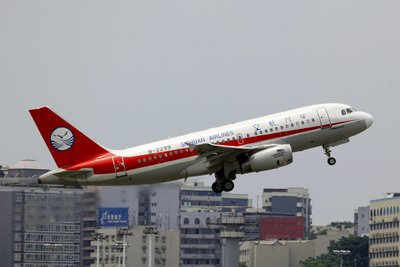 Ein Airbus A 319 der Sichuan Airlines (Symbolbild)