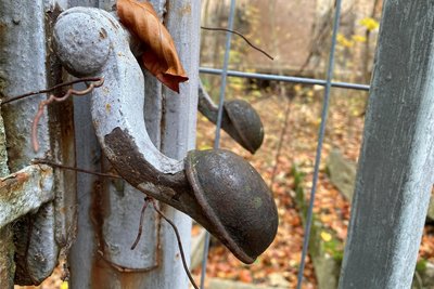 Durch den Vordereingang hat Knolls Villa lange niemand mehr betreten.