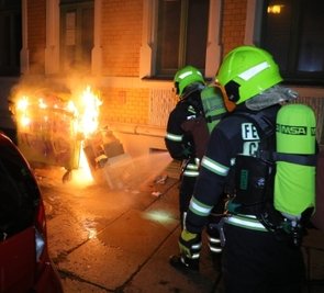 Einer von neun Fällen: In der Fritz-Matschke-Straße brannte am Samstagabend eine Tonne. 
