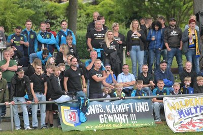 Die Waldenburger Fans waren am Samstag in der Überzahl und reisten extra per Bus an. Foto: Ralf Wendland