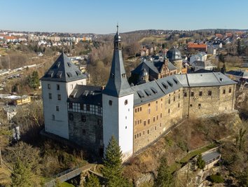 Ein Blick von oben auf die Burg Mylau. Für die weitere Sanierung wird noch reichlich Geld benötigt. Allein für die Burgmauer sind mindestens noch eine Million Euro erforderlich. 