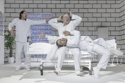 Lev Semenov, Klaus Gramüller, Daniel Koch (von links) jeweils als Faust.