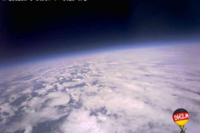Eines der 50 Bilder, die vom Ballon aus aufgenommen wurden, zeigt die Erdkrümmung.
