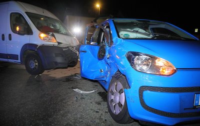 Bei einem Unfall in Waldkirchen sind am Samstagabend drei Menschen verletzt worden, einer davon schwer.