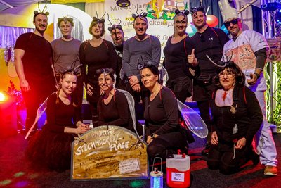 Zum Thema Camping beim Rossauer Karnevalsclub kam die Gruppe aus Hainichen als Stechmückenplage.