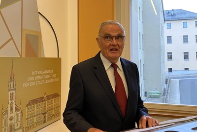 Friedrich Machold während seiner Dankesrede – „was für eine hohe Ehre“.