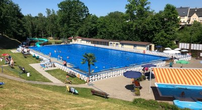 Das Freibad war Ziel von Vandalen. Deshalb standen Besucher bei schönem Wetter vor verschlossener Tür. 