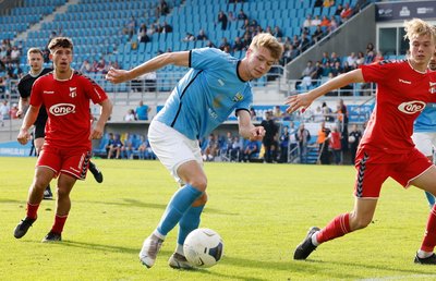 Michel Ulrich (Mitte) verlässt den Chemnitzer FC.