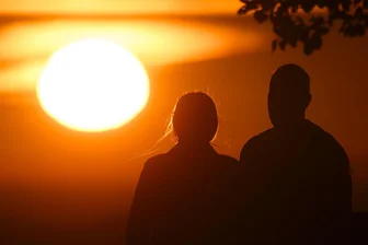 3700 Euro für ein falsches Liebesversprechen: Verbraucherzentrale klagt gegen Leipziger Partnervermittlung - Zusammen statt allein: das große Versprechen der Partnervermittlungen.