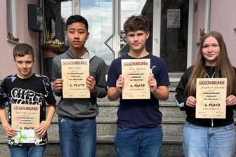 38 Mathematik-Asse messen sich in Augustusburg - Die Erstplatzierten: Dario Stev Laubner, Hein Zaw, Tom Kamin und Josephine Schreiber