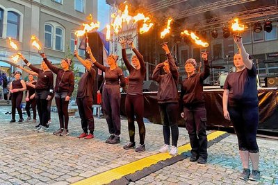 Der Theaterverein Spielfreunde Stollberg wagte sich an ein Spiel mit dem Feuer.