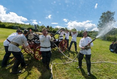 Bei einer historischen Schauübung kam die Handdruckspritze aus dem Jahr 1897 zum Einsatz.